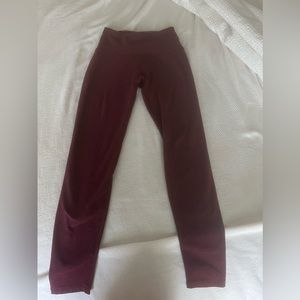 Beyond yoga space dye cranberry leggings size small